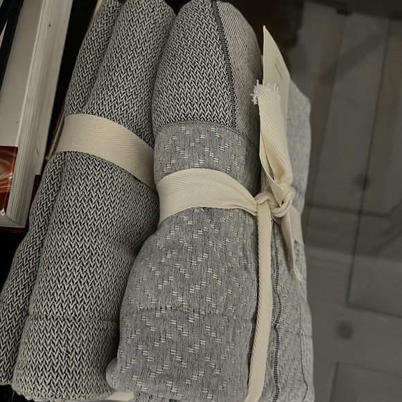 Bundle Of Southern Living Simplicity Collection Sawyer Shams. - Picture 5 of 8